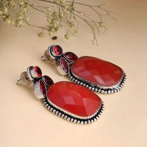 Pendientes Antiguos de Plata Oxidada con Piedra Roja, Regalo para Ella - Product Image 2