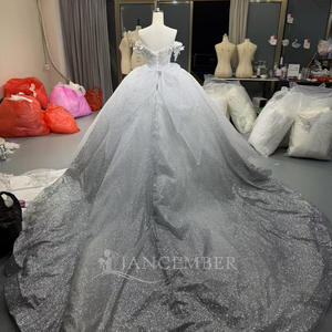 Vestido de Novia Moderno con Cuello Barco y Cola Capilla, con Flores, Encaje y Cristales - Para Niñas (Modelo OY012) - Product Image 2