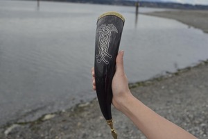 Corne à boire naturelle Viking de haute qualité polie écologique en corne de buffle Design animal - Product Image 2