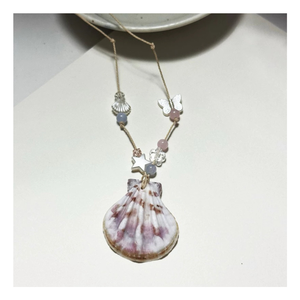 Collier de coquillages de style ethnique fabriqué à la main à partir de coquillages naturels Pièce de bijoux tendance pour les tenues d'été et les acheteurs éco-conscients - Product Image 3