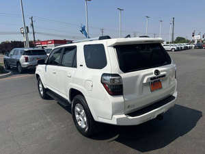 Usado 2022 T * oyota 4Runner SR5 Premium - Product Image 2