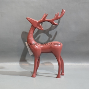 Statue de renne de Noël marron lisse au design élégant avec des bois incurvés uniques et un look contemporain pour un décor festif - Product Image 6