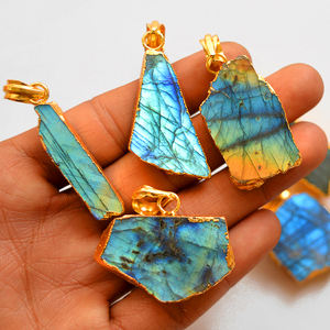 Labradorita de fuego múltiple natural, colgante chapado en oro galvanizado, piedra preciosa, labradorita de fuego múltiple, piedra colgante hecha a mano - Product Image 1