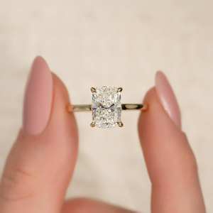 แหวนหมั้นเพชร CZ ยาว11x9มม. สีทอง | เครื่องประดับขอแต่งงานแบบคลาสสิก - Product Image 1