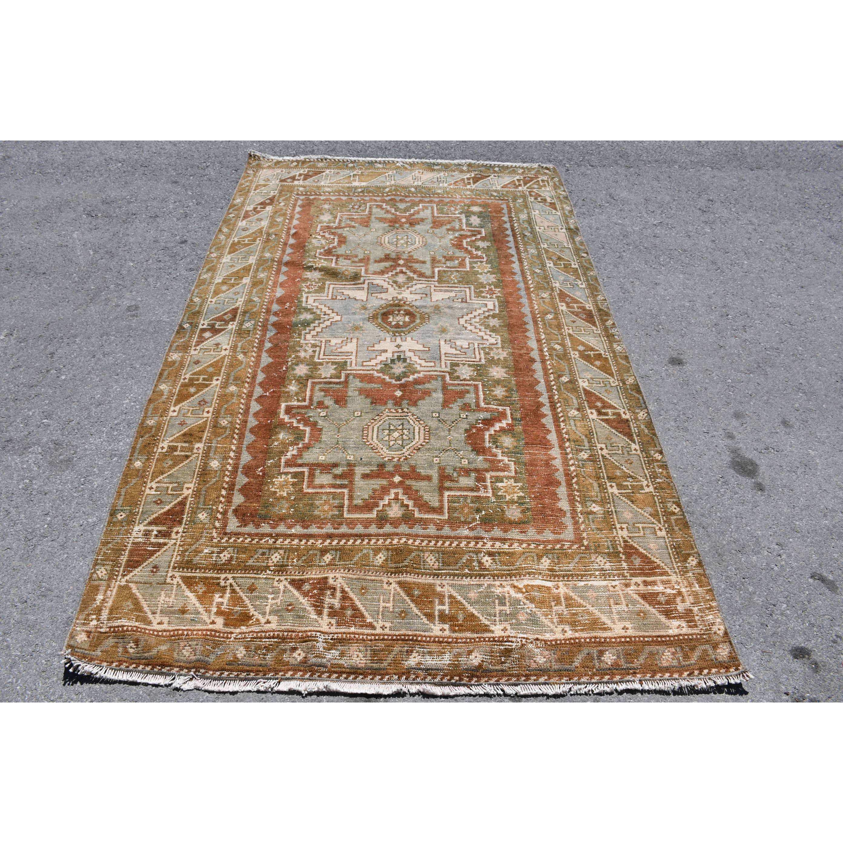 สีน้ำตาล