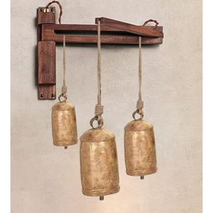 Ensemble d'accessoires de décoration de maison et de jardin de conception moderne de 3 petites cloches de vache d'or avec la corde de jute en métal en gros du fournisseur - Product Image 2