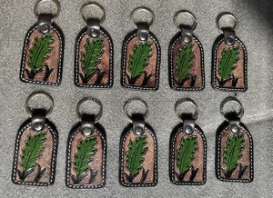 Porte-clés en cuir usiné à la main personnalisé Fabricant de porte-clés de voiture en cuir véritable de haute qualité fait à la main en gros en vrac - Product Image 4
