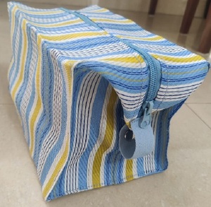 Bolsa de compras de nailon ecológica, bolsa con cremallera y logotipo personalizado al por mayor, bolsa de cosméticos sostenible a rayas para artículos de tocador, bolsa de viaje - Product Image 2