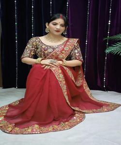 Travail de broderie lourde sari avec chemisier mat pièce les femmes indiennes portent sari bas prix en gros surat vêtement - Product Image 5