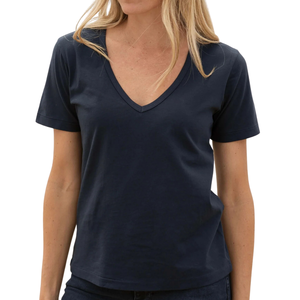 T-shirt pour femme en coton biologique de luxe 100% certifié GOTS, col en V profond bleu marine, pré-rétréci, doux, respirant, coupe classique - Product Image 5