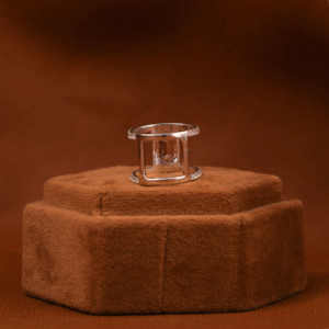 2.7 CT Rose Emeraude Cut Lab Grown Diamond Bague de fiançailles personnalisée 14KT Solid Gold Bypass Setting avec certification IGI - Product Image 3