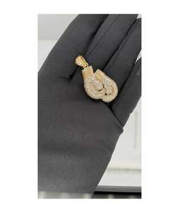 Colgante exclusivo de oro de 10K Hip Hop Cap con diamantes cultivados en laboratorio | Fabricante de colgantes de diamantes Premium de diseño personalizado - Product Image 2