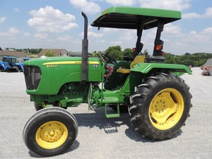Potente tractor de rueda Johnnn Deeereee 5045D usado 4x4 para motor 60HP agricultura en stock comprar precio al por mayor para la venta - Product Image 2