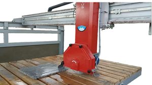 High Accuracy 15HP Motor Bridge Saw <b>Machine</b> 1500mm Max Cutting Length 450mm Thickness For Granite Stone Processing - Product Image 4