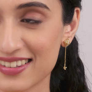 ต่างหูแฟชั่นลายดอกไม้สีทอง 925 เงิน - Product Image 1