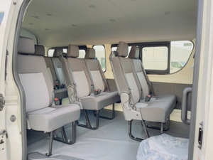 SUV d'occasion 2022 avec moteur diesel turbo, boîte automatique, transmission intégrale, sièges en cuir et intérieur sombre - Product Image 5