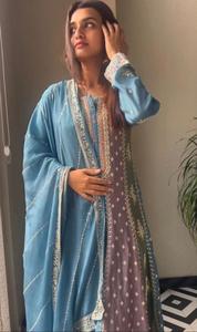 Hermoso Plazo Set Heavy Faux Georgette con pesado trabajo de secuencia de bordado de 5mm con Latkan Dori Micro algodón de alta calidad - Product Image 5