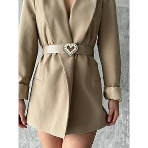 Cinturón de Resina para Mujer con Elegante Hebilla de Corazón de Perlas - Product Image 2