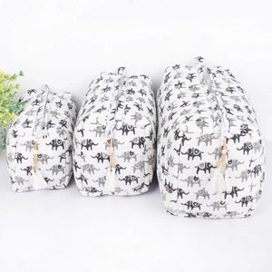 กระเป๋าเครื่องสำอางพิมพ์ลายบล็อกมือขนาดใหญ่เป็นมิตรกับสิ่งแวดล้อมมีซิปกระเป๋าเดินทาง - Product Image 1