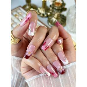 Blush Bloom Press-On Nail Art Aggiungi un rosa splendente al tuo stile di unghie - Product Image 4