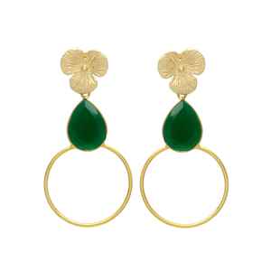 Pendientes de piedras preciosas de ónix verde con pasador de flor dorada - Product Image 1