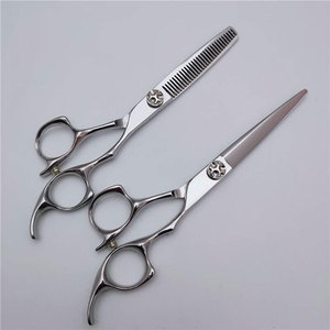 Outil pointu et fiable pour les coupes de cheveux quotidiennes Ciseaux de coiffeur Poignée ergonomique pour une coupe facile et régulière Ciseaux de coiffeur - Product Image 2