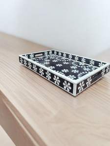 Bandeja cuadrada de madera hecha a mano India para servir con incrustaciones de hueso, Exportación de calidad para el hogar y la boda, Material acrílico por HF CRAFTS - Product Image 3