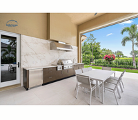 Cuisine extérieure moderne personnalisée en acier inoxydable avec évier, robinet, charnières, portes vitrées et ensemble barbecue complet pour appartement