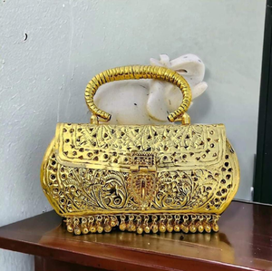 Pochette en laiton avec embellissement Sac à main pour femmes Sacs pour dames Sacs en métal pour femmes Sacs à main pour dames Mini sacs pour femmes au prix d'usine en gros - Product Image 1