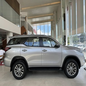 Excelente estado Toyota Fortuner con interior de cuero En stock Volante a la derecha Calidad Premium Bastante usado Listo para enviar - Product Image 6