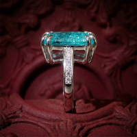 Bague de fiançailles Aqua Blue en oxyde de zirconium taille radiant effet glace pilée, avec bande pavée à double sangle, bijou statement pour femme, fournisseur en gros