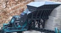Bunker d'alimentation vibrant Constmach |   Installation de concassage de basalte durable à moteur électrique, alimentateur minier, capacité 80-100t/h, simple