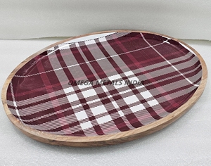 Plateau en bois d'acacia fait main New Look avec motif à carreaux classique et bords lisses pour la cuisine moderne et la salle à manger - Product Image 1