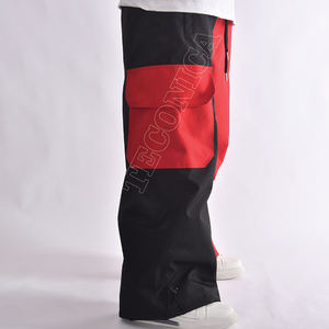 Pantalon cargo baggy imperméable bicolore rouge et noir avec grandes poches, taille ajustable et chevilles élastiques - Product Image 3