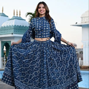 Conjunto de Lehenga Choli Dupatta con Estampado Dabu en Bloque Indigo, 100% Algodón, Ropa Étnica Tradicional para Bodas y Fiestas, Precio al por Mayor - Product Image 1