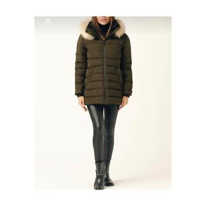 Cappotto a giacca a vento lungo in piumino color cachi con cappuccio rimovibile da donna