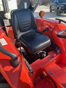 Tractor Kubota L2501 2019: Eficiencia Compacta y Rendimiento Confiable para la Agricultura Diaria - Product Image 2