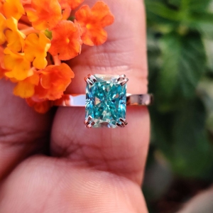 แหวน2.00CT โตจากแล็บสีฟ้าสดใสทำจากเงินสเตอร์ลิง925พร้อมง่ามแบบกรงเล็บคู่สำหรับเธอ - Product Image 2