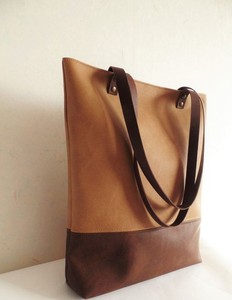 Bolso Tote Minimalista de Dos Tonos en Cuero Genuino con Cierre, Bolso de Hombro Grande Color Marrón Claro para Mujer con Bolsillos Interiores Resistentes al Agua - Product Image 6