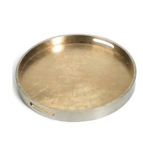 Bandeja de Servicio Grande y Duradera de Latón, Perfecta para Servir Invitados Durante Eventos Especiales y Cenas Formales - Product Image 1