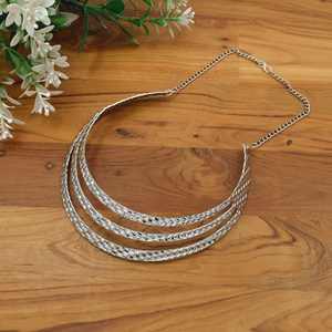 สร้อยคอชุบสแตนเลสสีเงินสำหรับผู้หญิง |   สร้อยคอแบบกว้างพร้อมจี้ตกแต่ง |   เครื่องประดับแฟชั่นขายส่ง - Product Image 3