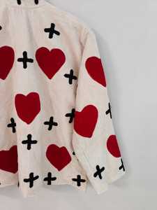 เสื้อแจ็คเก็ตผ้ากำมะหยี่ปักลายหัวใจสีแดง ทำด้วยมือ ลายหัวใจและกางเขน เสื้อโค้ทน่ารักสไตล์โบฮีเมียน เสื้อคลุมศิลปะ - Product Image 5