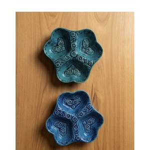 Bol à collation triple en céramique - Forme de fleur gravée à la main pour fête - Product Image 1