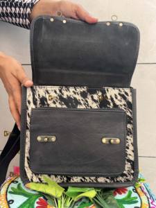 Sac à main léger en cuir de vache élégant pour femmes lettre gland décoration cheveux sur fourrure sac à main multi-usages - Product Image 4