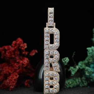 Collier avec pendentif vertical personnalisé en moissanite, style hip-hop, avec inscription personnalisée, chaîne de pendentif en moissanite, n° 1 - Product Image 4