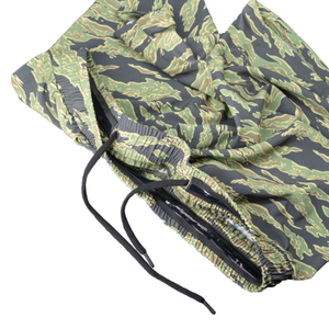 Shorts MMA pour hommes de haute qualité en gros, couleur unie, séchage rapide, respirant, taille élastique, personnalisable, fabriqué au Pakistan - Product Image 4