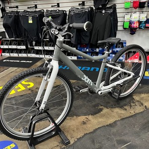 Bicicleta Juvenil de Aluminio Ultraligera de 24 Pulgadas - Cuadro de Alto Rendimiento de 8.2 kg - Ordene Ahora - Product Image 1
