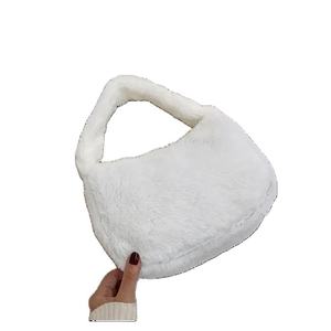Vente en gros de sacs fourre-tout en peluche, nouvelle mode mignonne et bon marché, sac à main de voyage réutilisable pour dames - Product Image 6