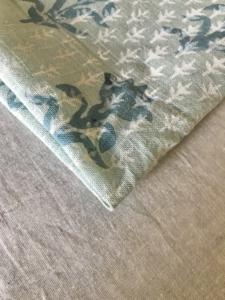 Tissu en coton imprimé à la main, motif floral minimaliste, design Booti |   Tissu ethnique indien vert sauge - Product Image 3