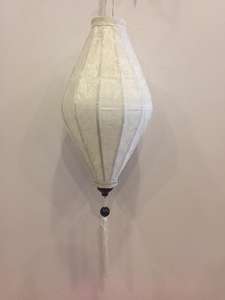 โคมไฟไม้ไผ่หลากสี รูปทรงหลากหลาย งานศิลปะพื้นบ้านคุณภาพสูงจากเวียดนาม วาดลายด้วยมือ ตกแต่งด้วยวัสดุธรรมชาติ - Product Image 5